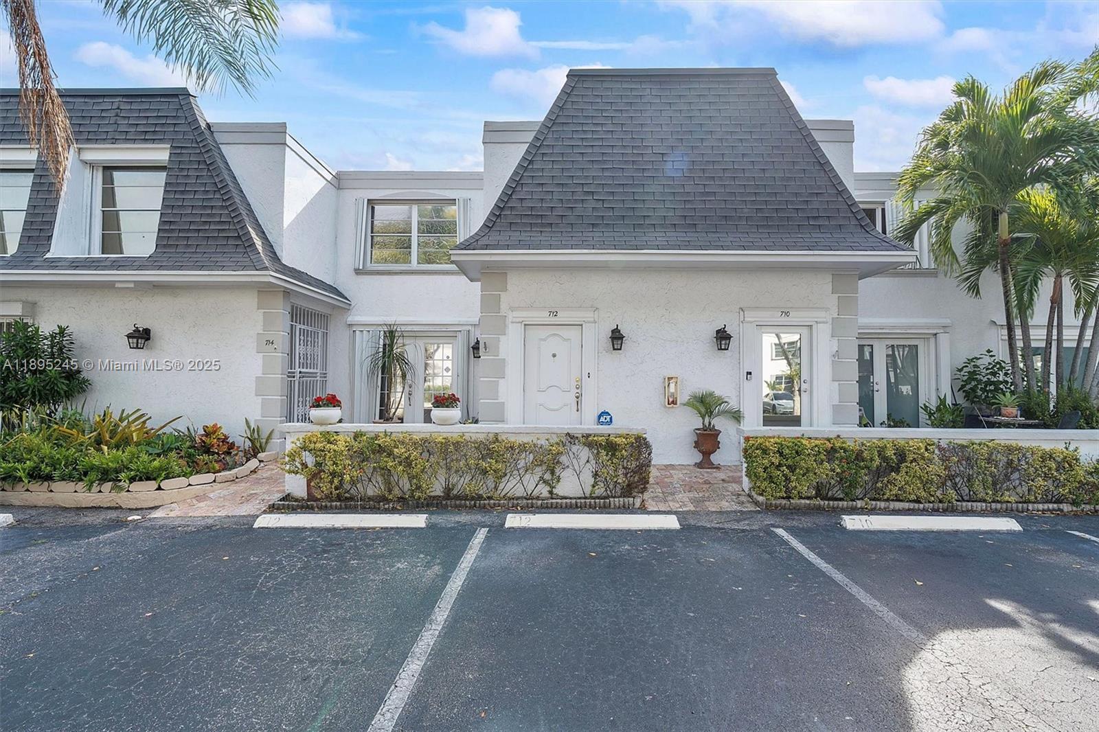 TOWNHOUSES OF VENETIAN PA - Residential Lease