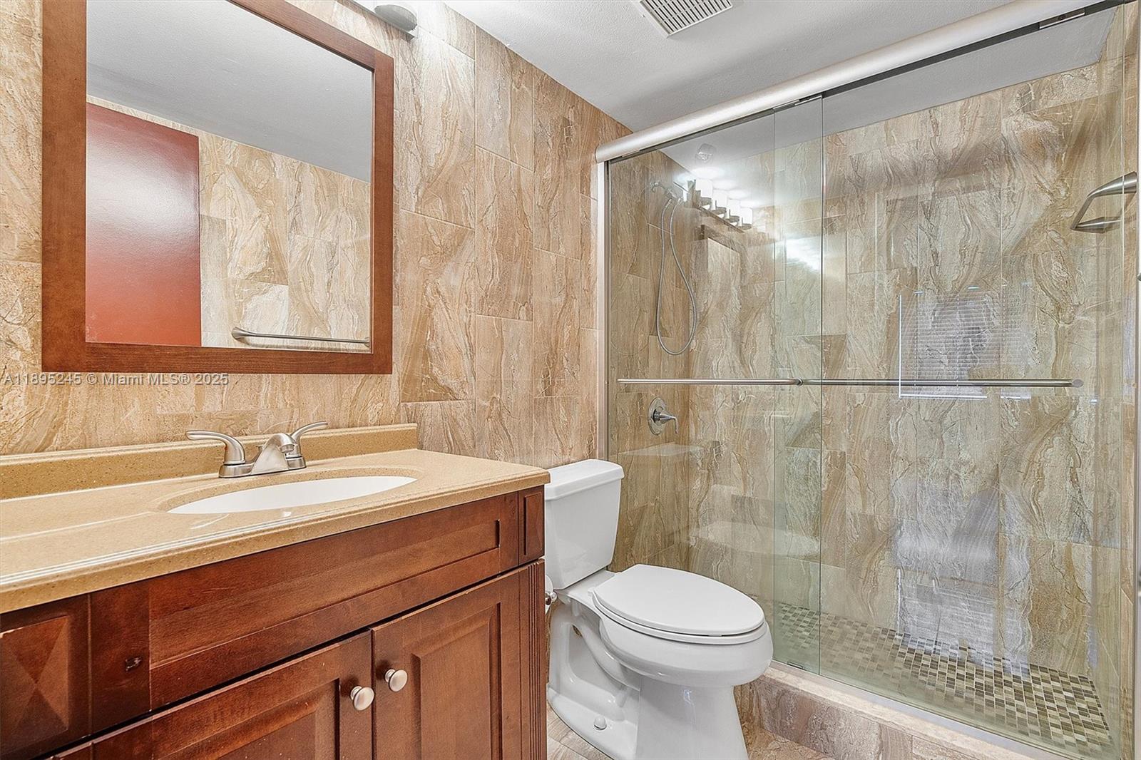 TOWNHOUSES OF VENETIAN PA - Residential Lease