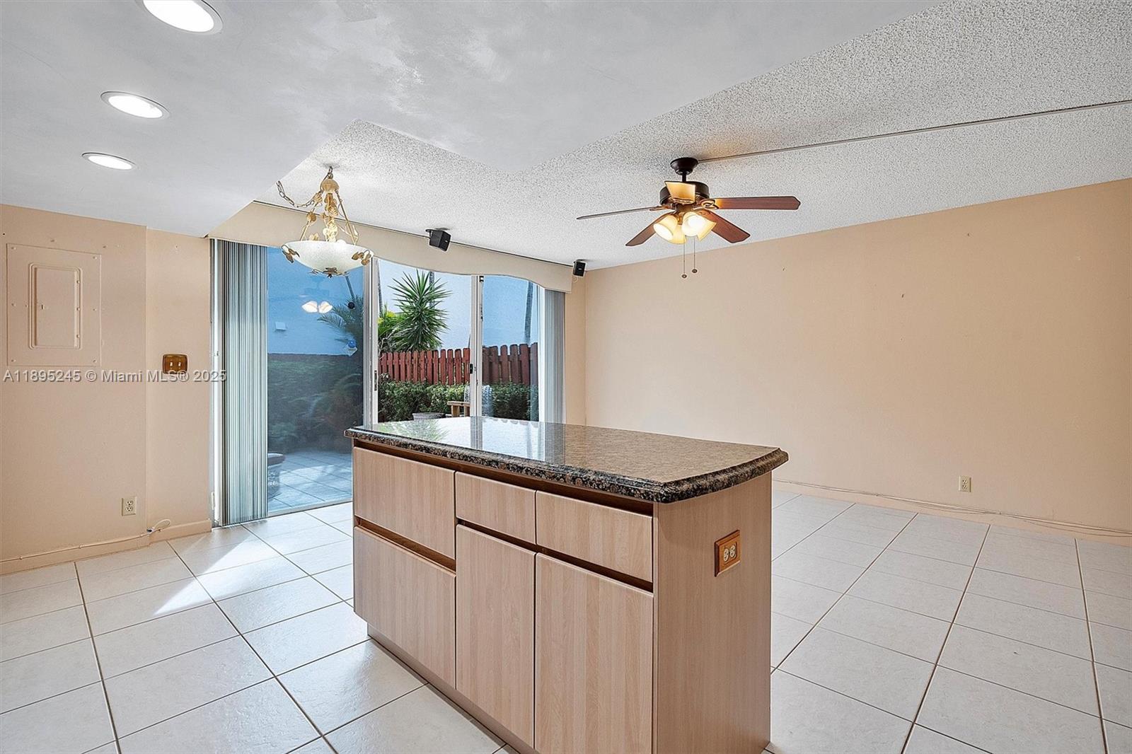 TOWNHOUSES OF VENETIAN PA - Residential Lease