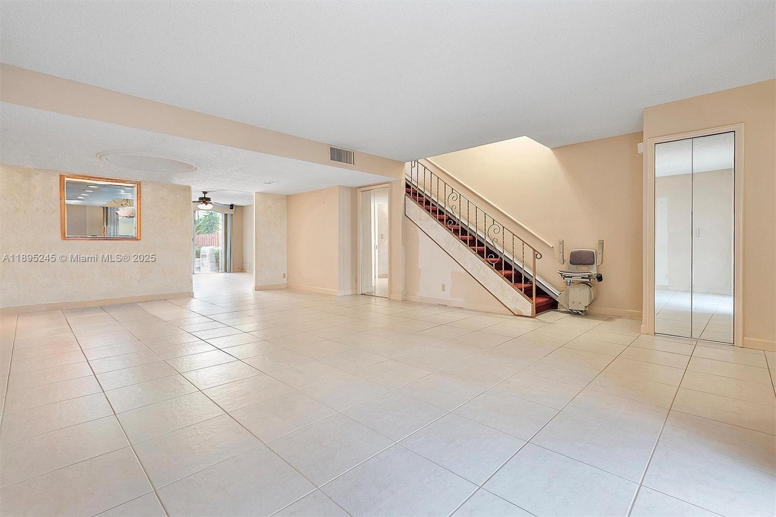 712 NE 27th Ave 0