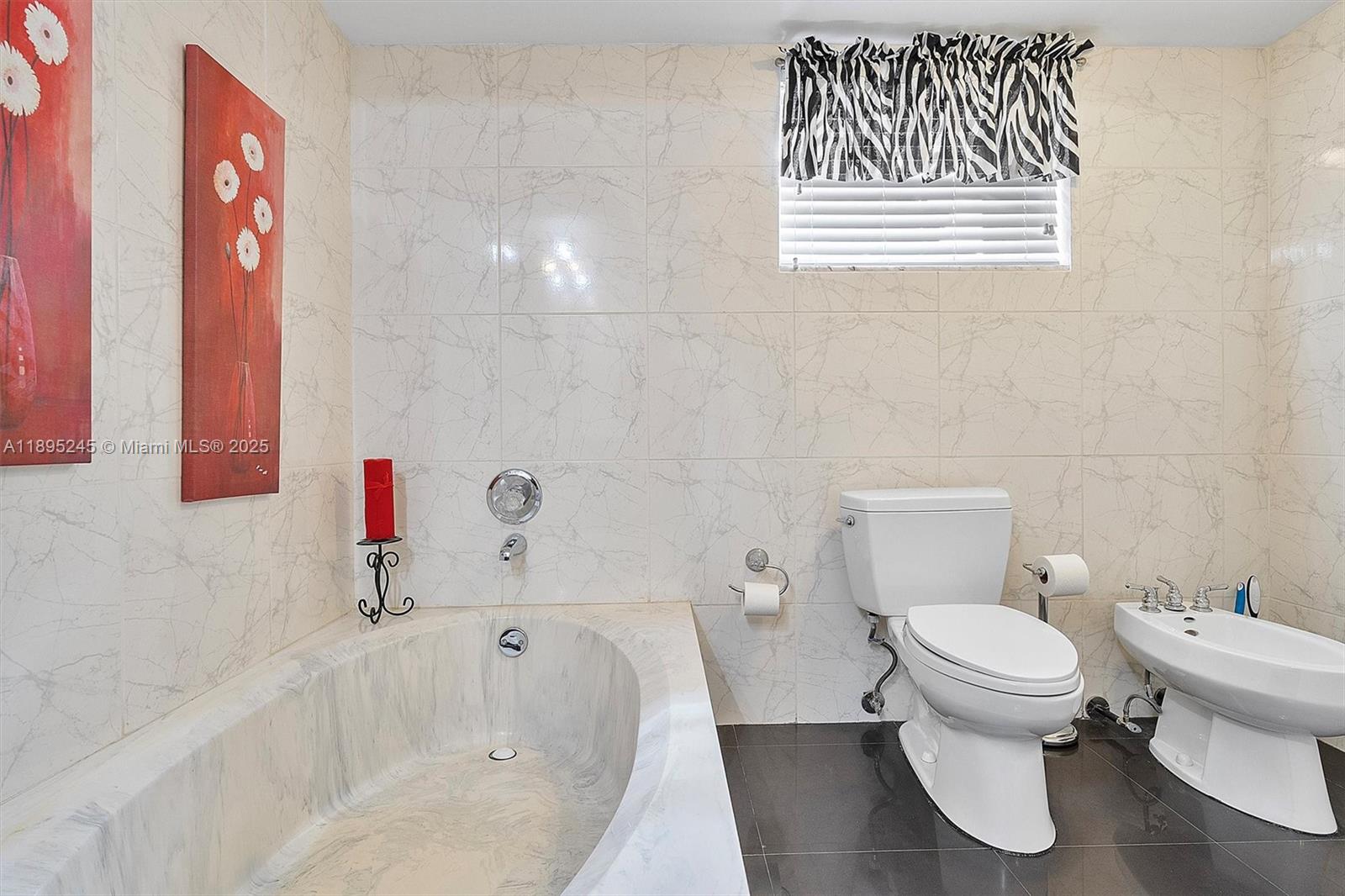TOWNHOUSES OF VENETIAN PA - Residential Lease