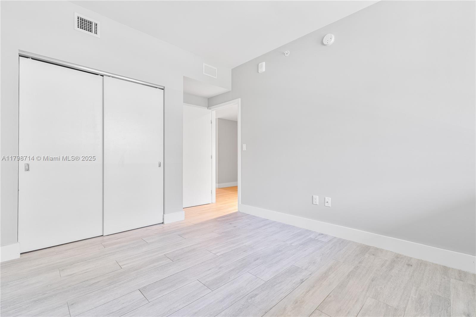 THE HARBOUR NORTH CONDO - Residential