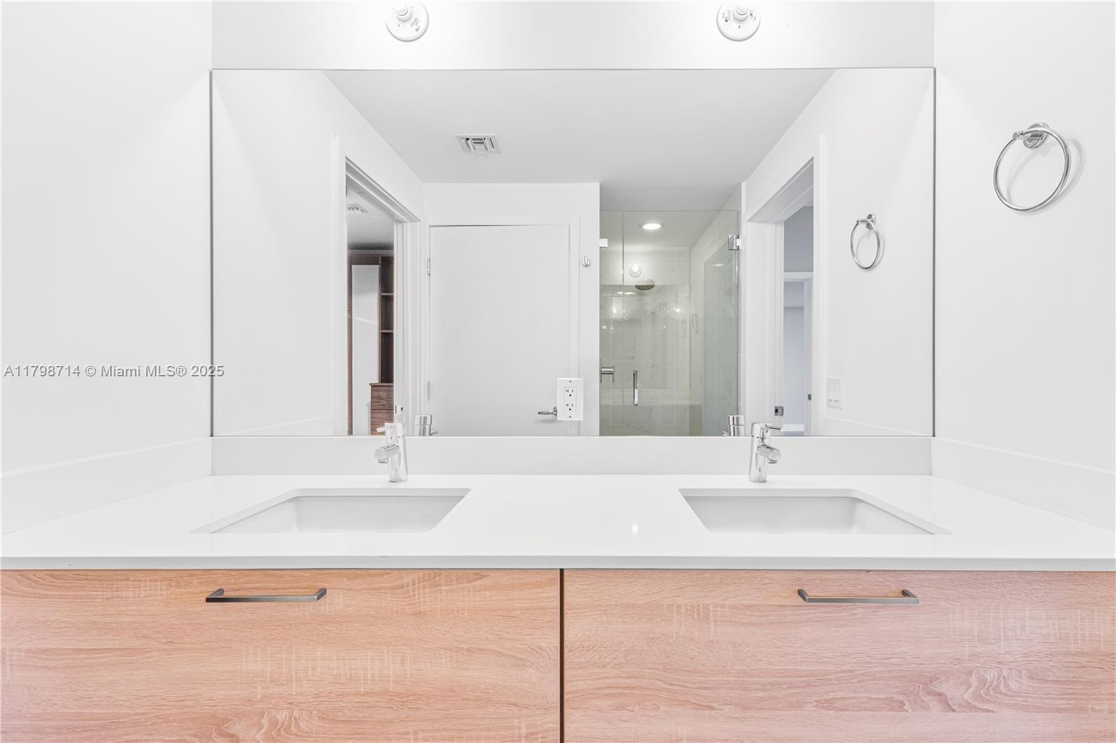 THE HARBOUR NORTH CONDO - Residential