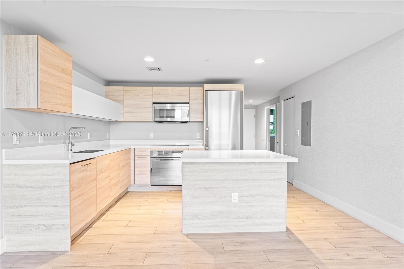 THE HARBOUR NORTH CONDO - Residential