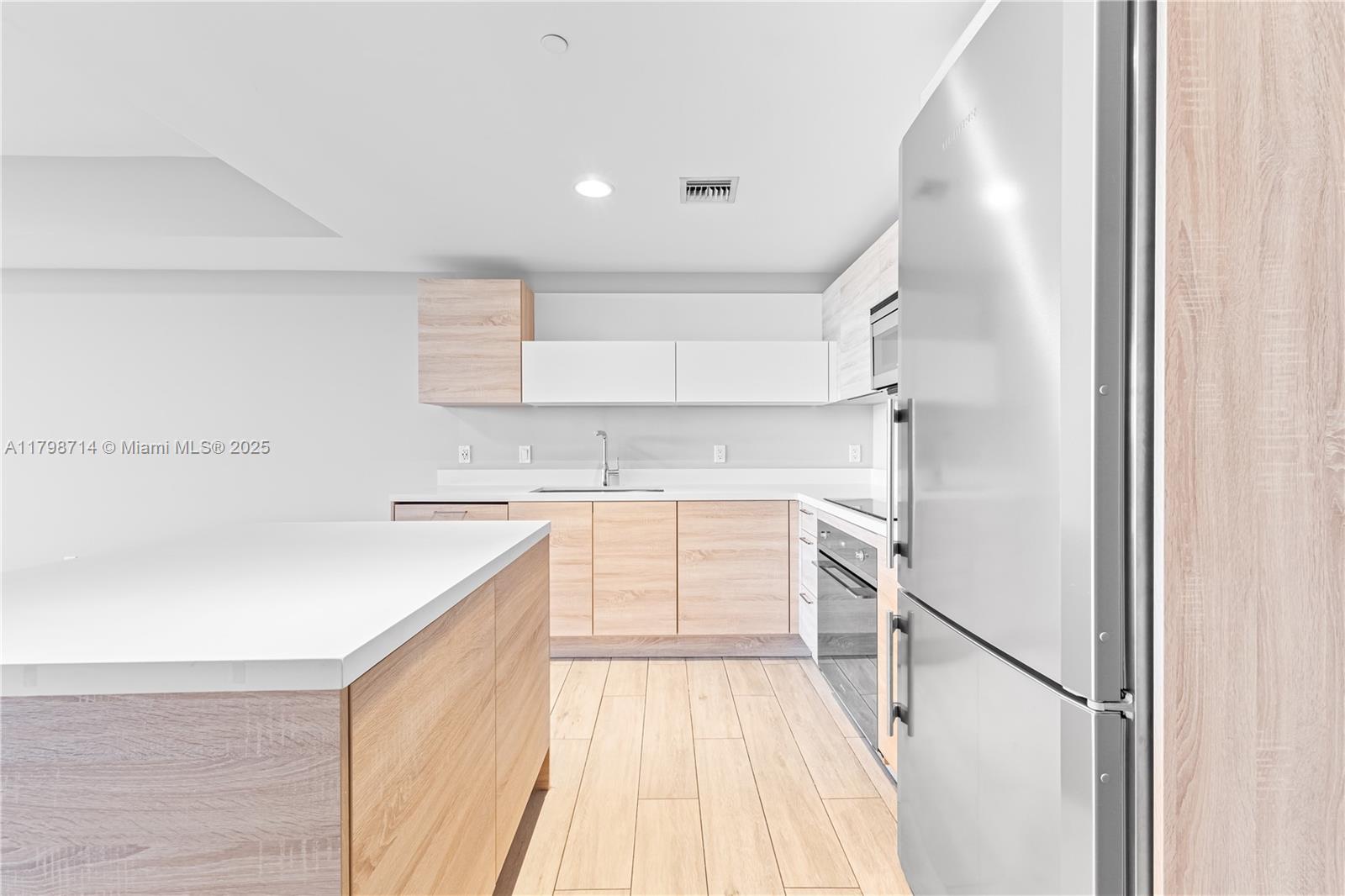 THE HARBOUR NORTH CONDO - Residential