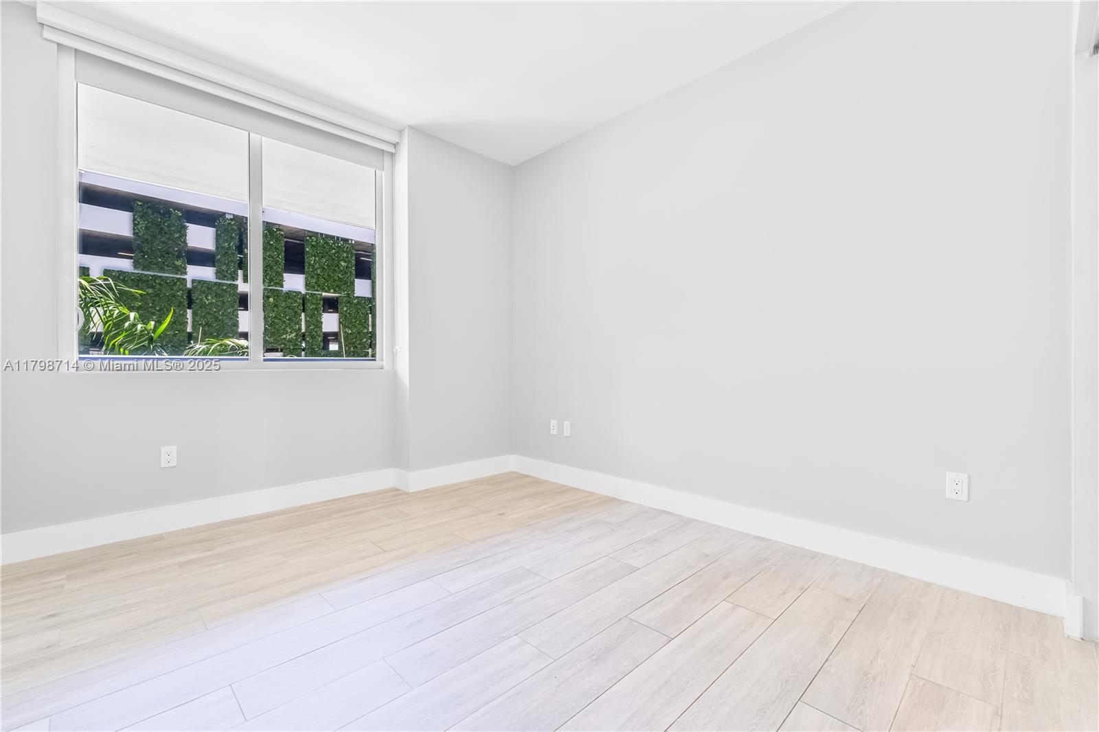 THE HARBOUR NORTH CONDO - Residential