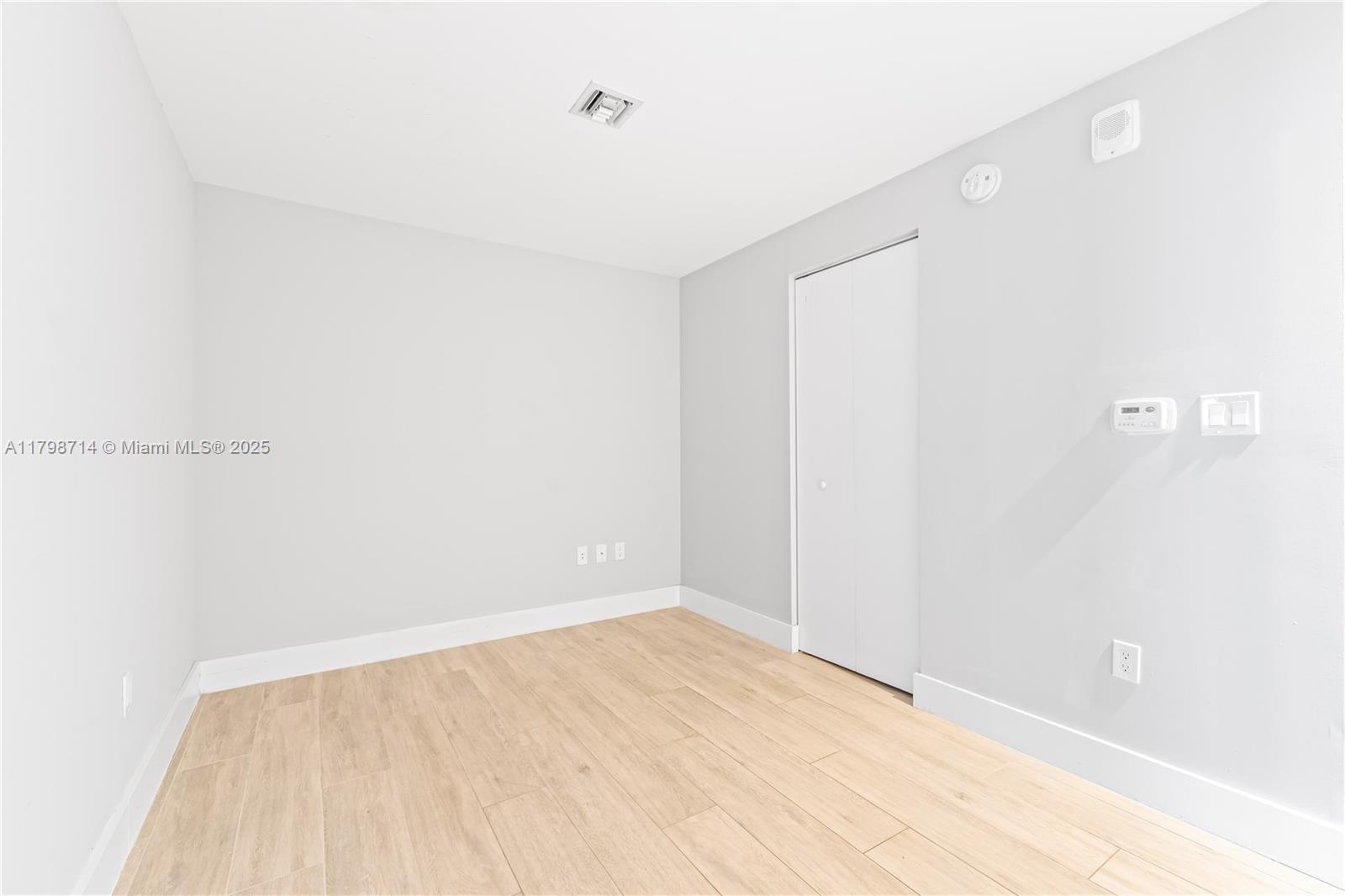 THE HARBOUR NORTH CONDO - Residential