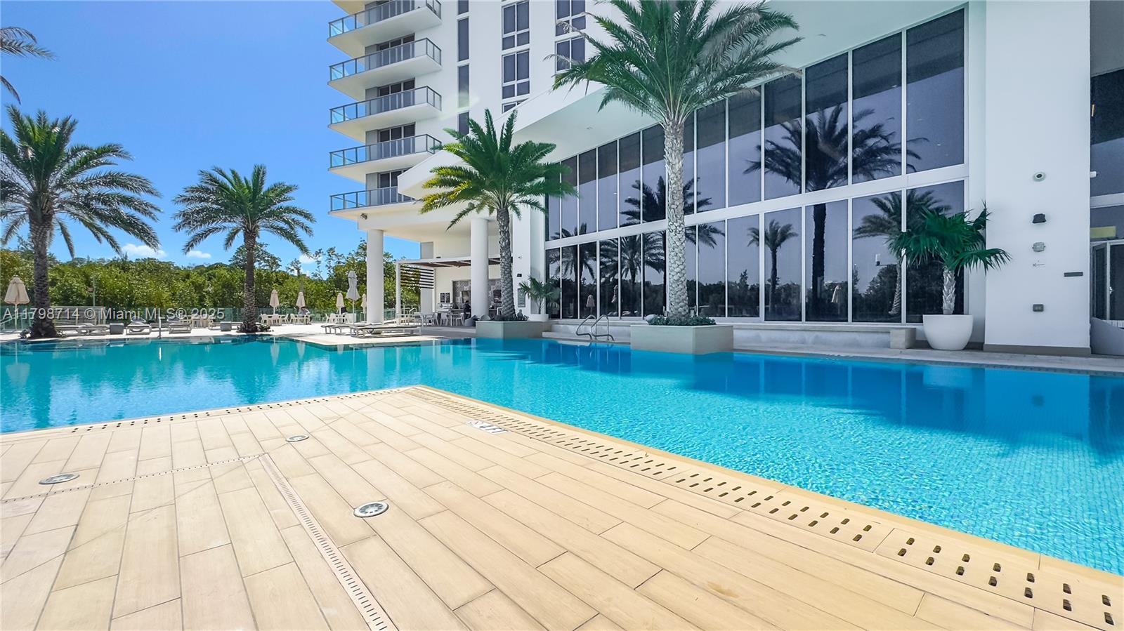 THE HARBOUR NORTH CONDO - Residential