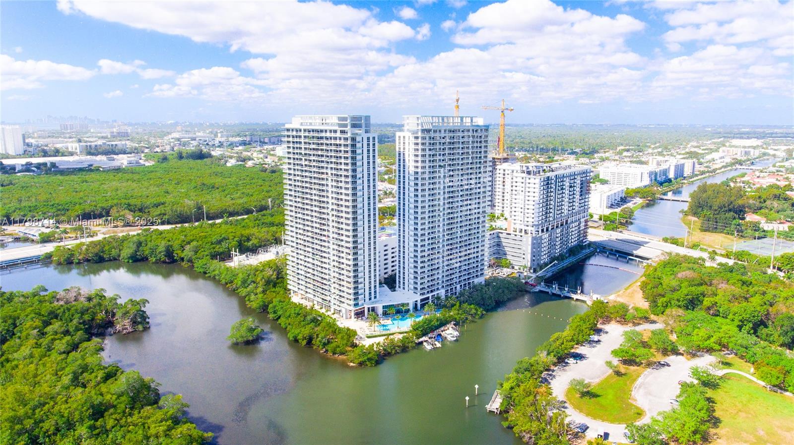 THE HARBOUR NORTH CONDO - Residential
