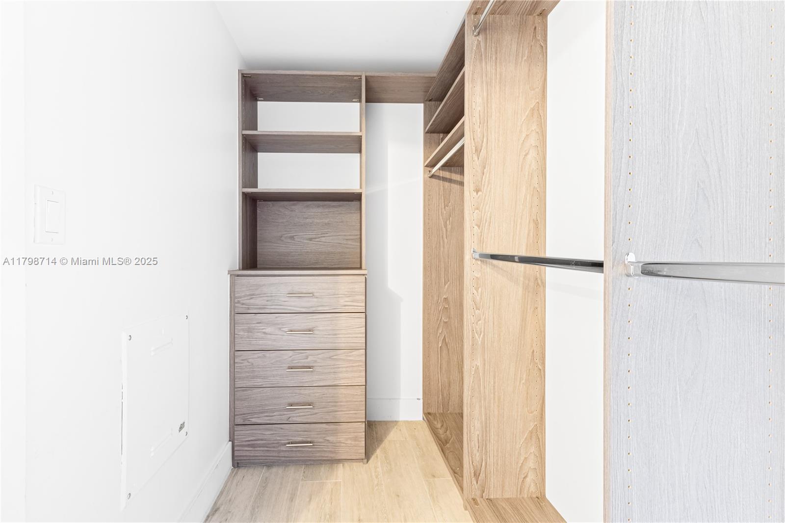 THE HARBOUR NORTH CONDO - Residential