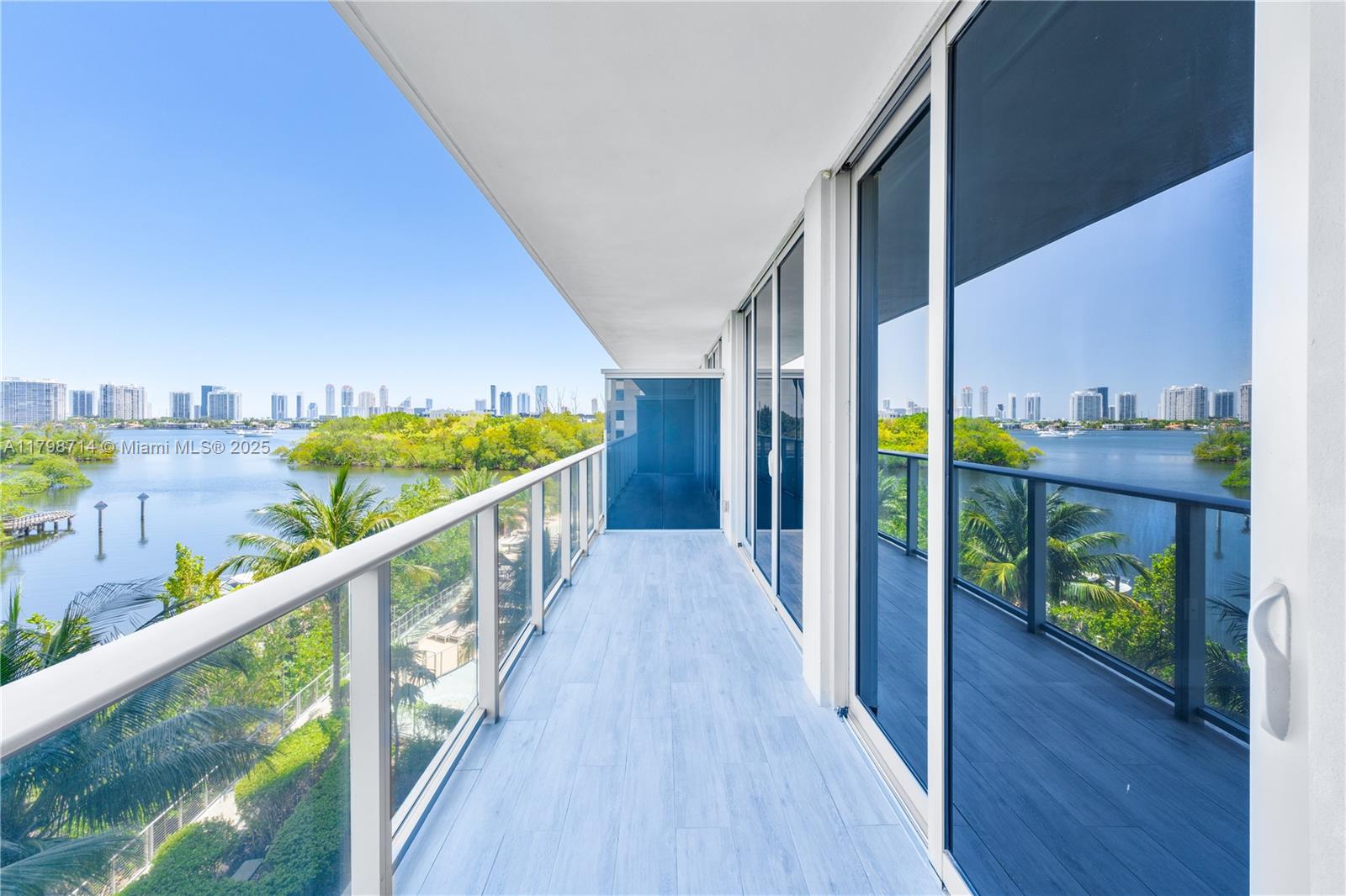 THE HARBOUR NORTH CONDO - Residential