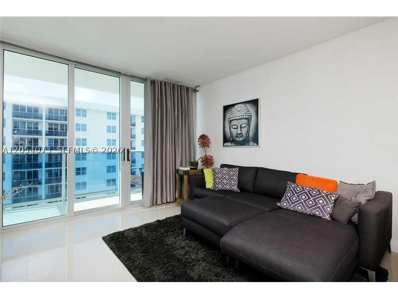 7501 E Treasure Dr 8C