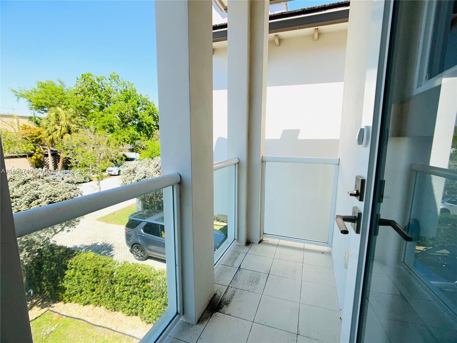 HAMPTON AT PINECREST - Residential