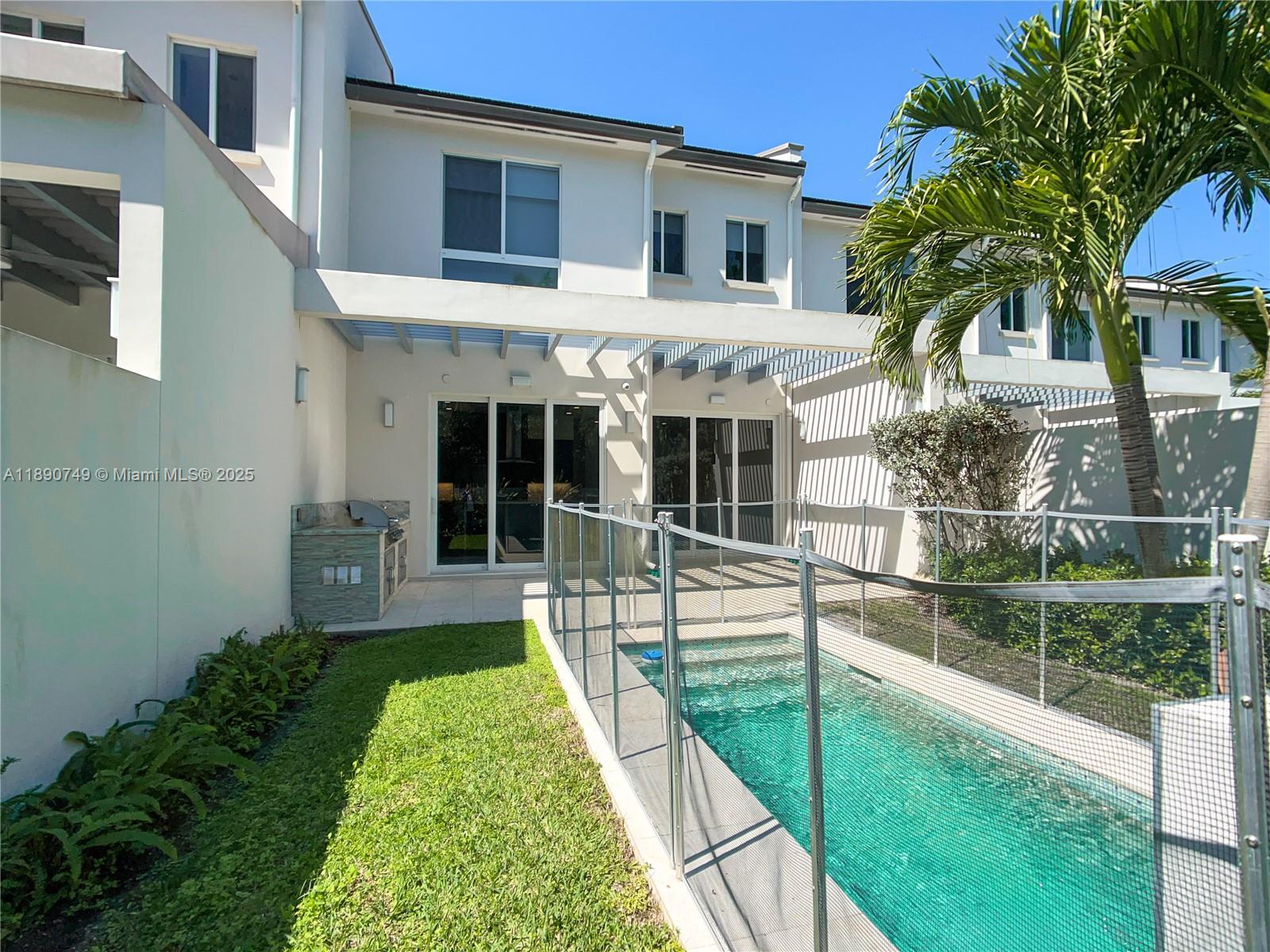 HAMPTON AT PINECREST - Residential