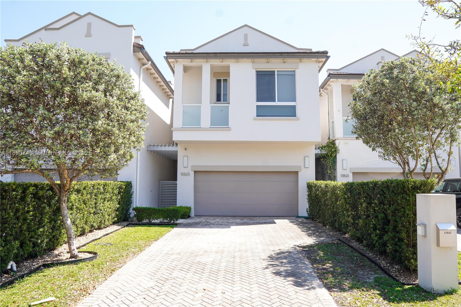 HAMPTON AT PINECREST - Residential