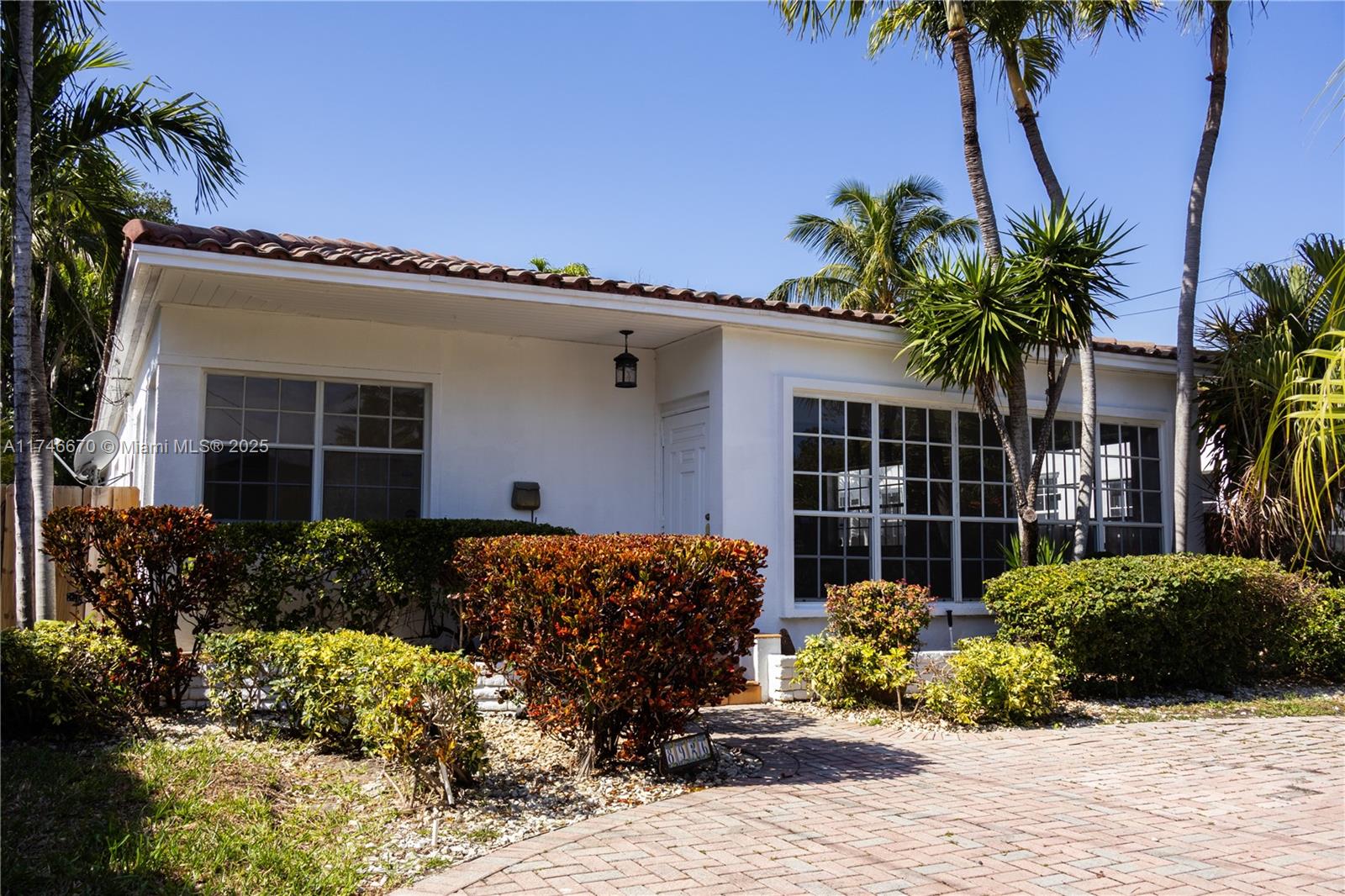 Property for Sale at 8926 Dickens Ave, Surfside, Miami-Dade County, Florida - Bedrooms: 2 
Bathrooms: 2  - $1,499,000