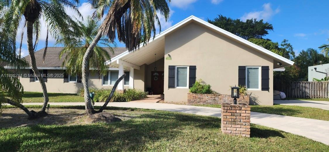 10341 SW 140th St, Miami, FL, 33176/$1,525,000 2 10341 SW 140th St