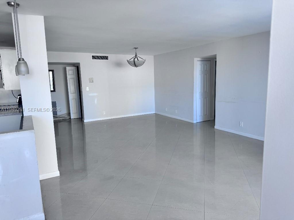 LA MER ESTATES SOUTH COND - Residential