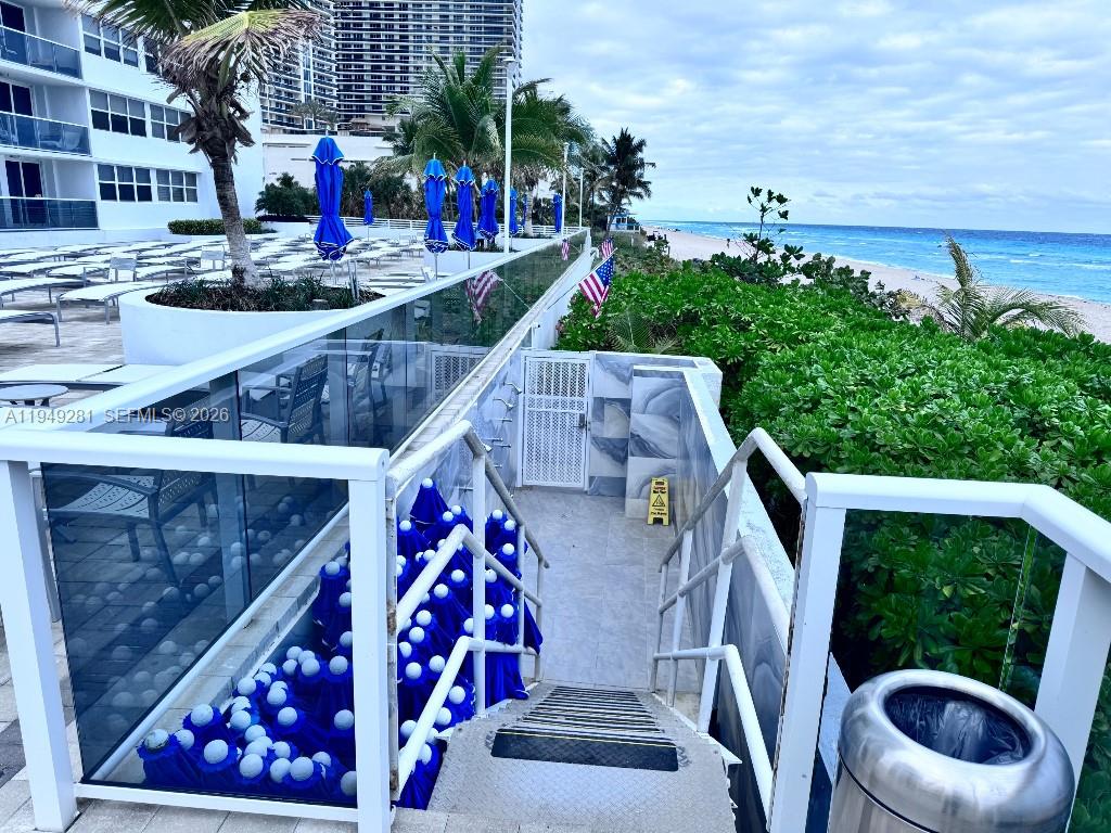 LA MER ESTATES SOUTH COND - Residential