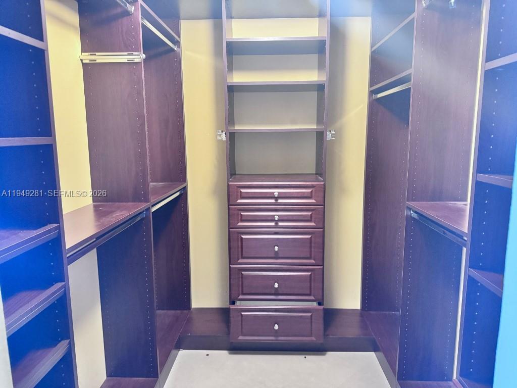 LA MER ESTATES SOUTH COND - Residential