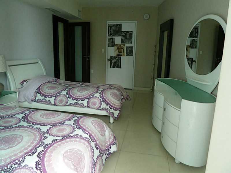 ST TROPEZ ON THE BAY II C - Residential Lease