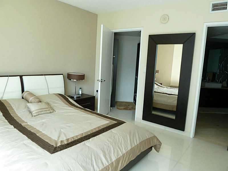 ST TROPEZ ON THE BAY II C - Residential Lease