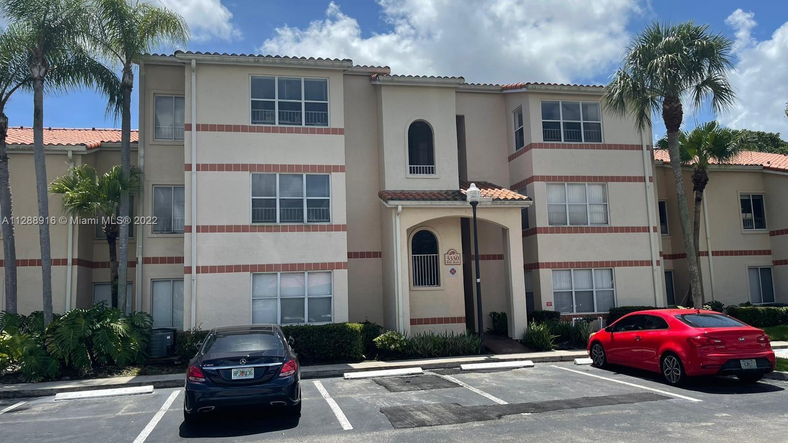 Beautiful 1 bed 1 bath at Coral Key. Close to parks, shopping, highway, and excellent school area. This one is a must see. Don't miss out on this amazing opportunity. Minimum Credit Score 620
