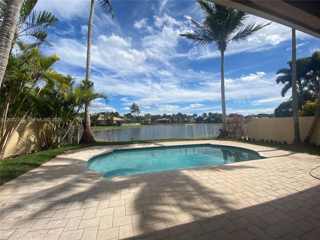 Photo of 2486 Bay Isle Dr, Weston, FL 33327 (MLS # A12002102)