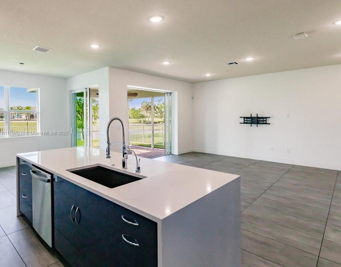 HILLCREST COUNTRY CLUB SO - Residential