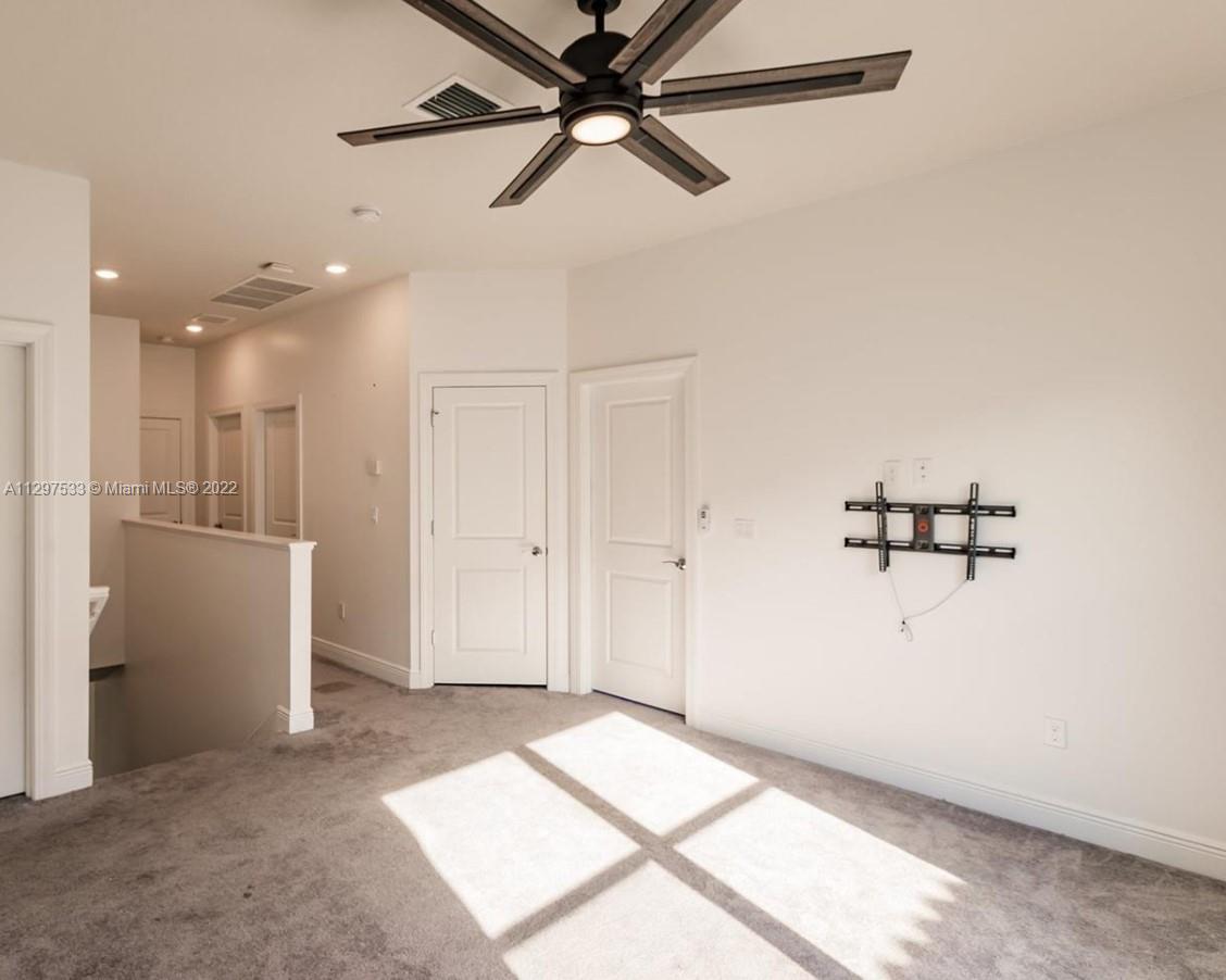 HILLCREST COUNTRY CLUB SO - Residential