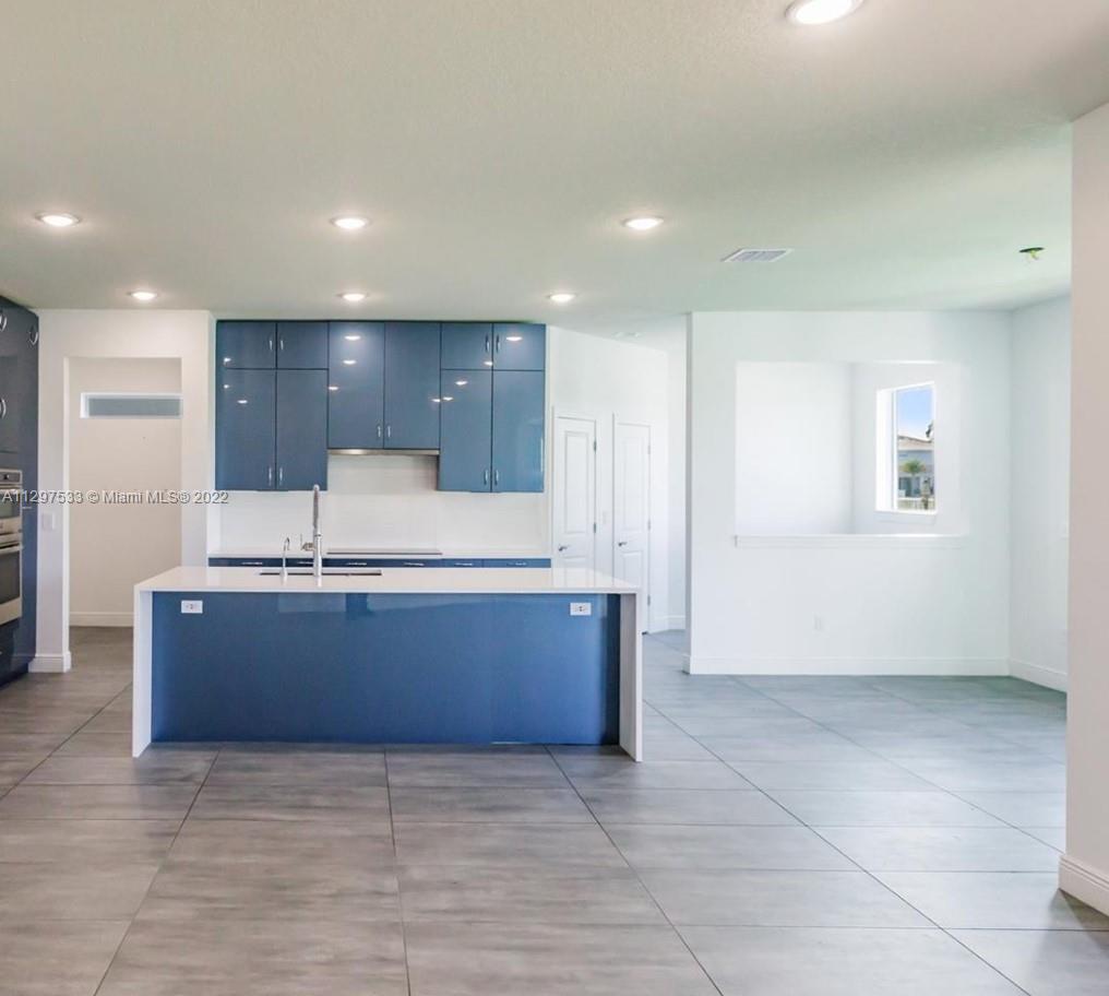 HILLCREST COUNTRY CLUB SO - Residential