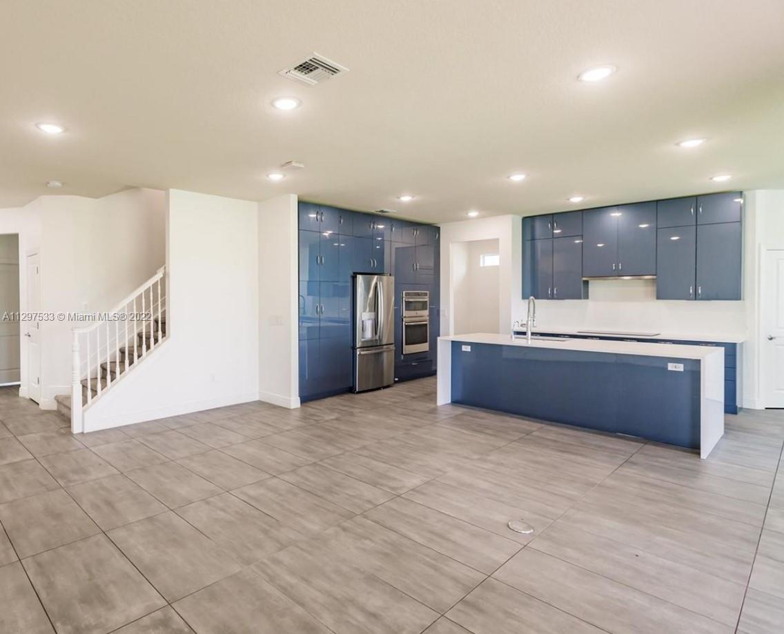 HILLCREST COUNTRY CLUB SO - Residential