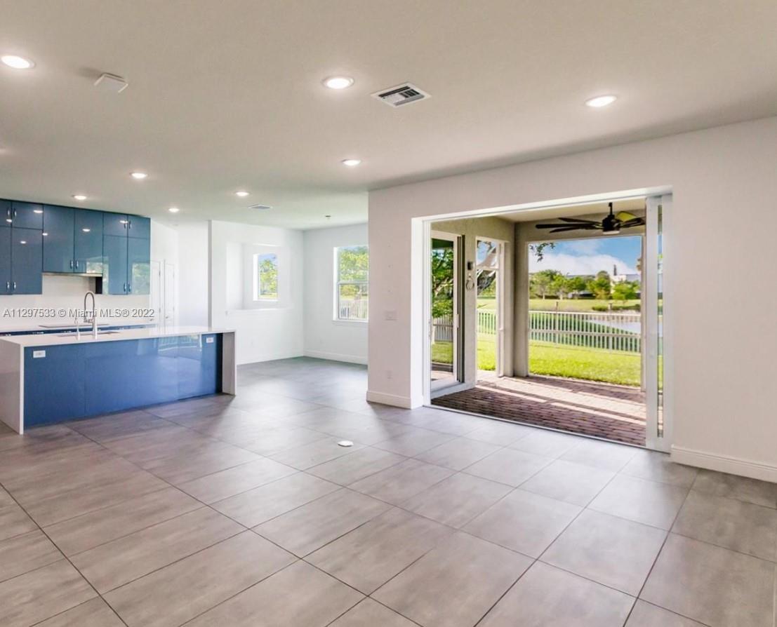 HILLCREST COUNTRY CLUB SO - Residential