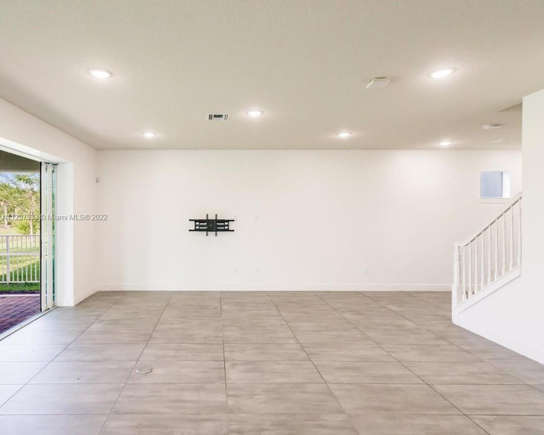 HILLCREST COUNTRY CLUB SO - Residential