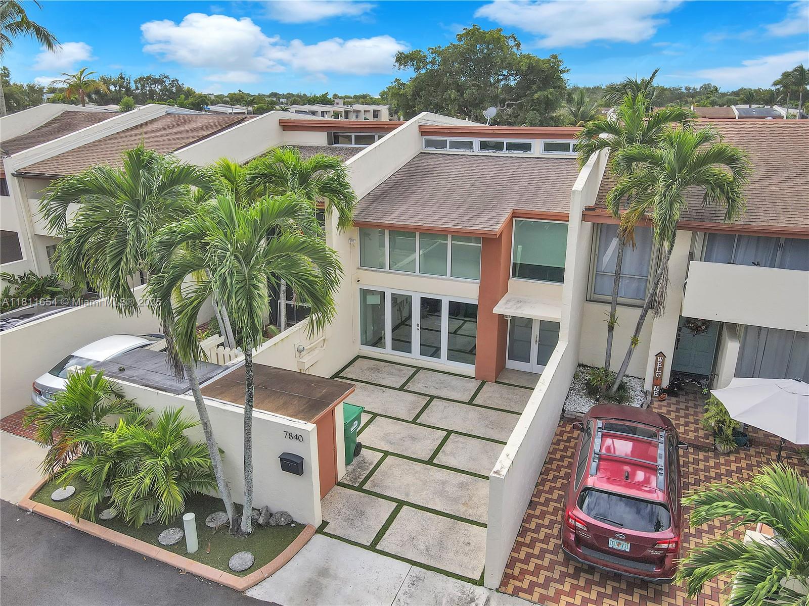 SUNSET PARK LAKE VILLAS S - Residential
