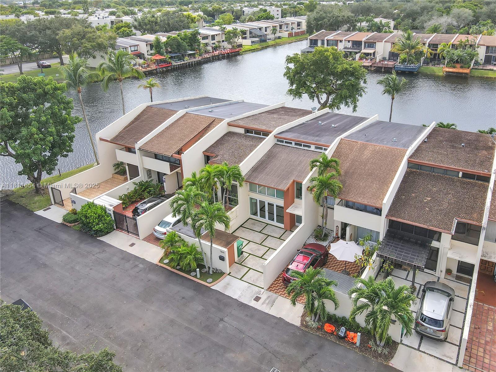 SUNSET PARK LAKE VILLAS S - Residential