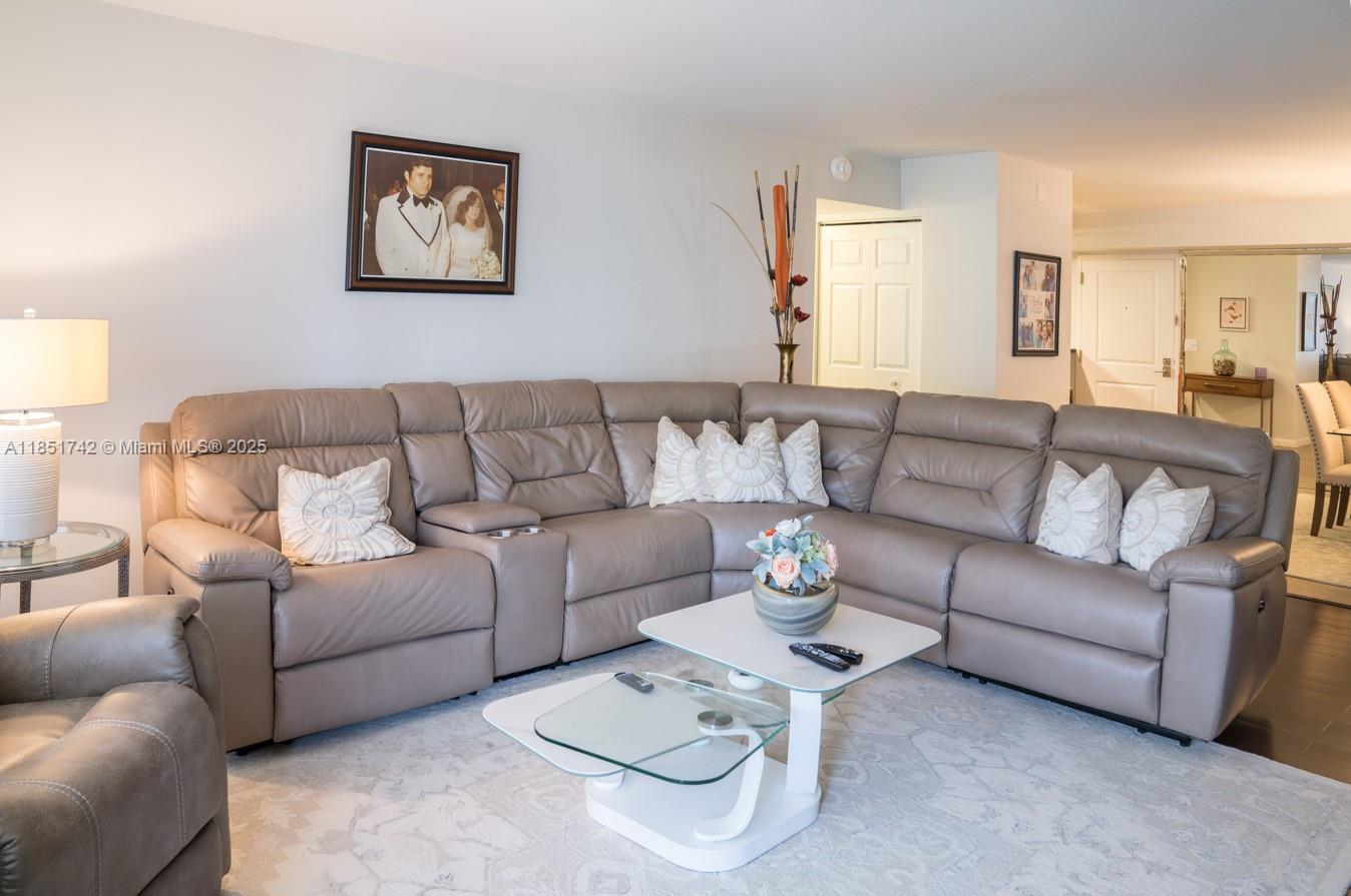 HAMPTON BEACH CLUB CONDO - Residential Lease