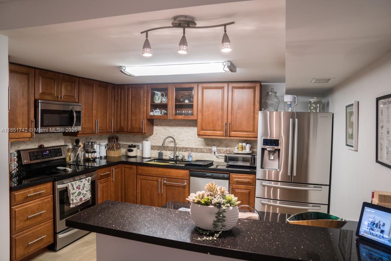 HAMPTON BEACH CLUB CONDO - Residential Lease