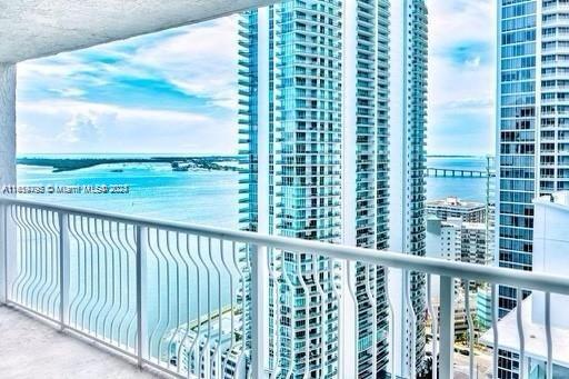 THE CLUB AT BRICKELL BAY - Residential Lease