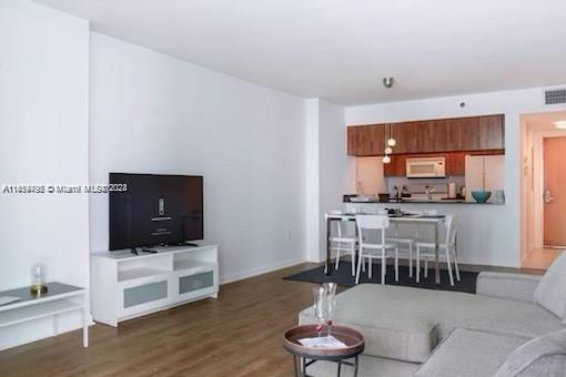 Short term rentals available. Fully furnished 1/1 unit with bay views available immediately in the heart of Brickell . Rent includes water, basic cable, internet, one assigned parking space on a low floor & all furnishings. Unit has a large balcony overlooking Biscayne Bay. Building features a new gym, two lap pools, security and fast condo approval.