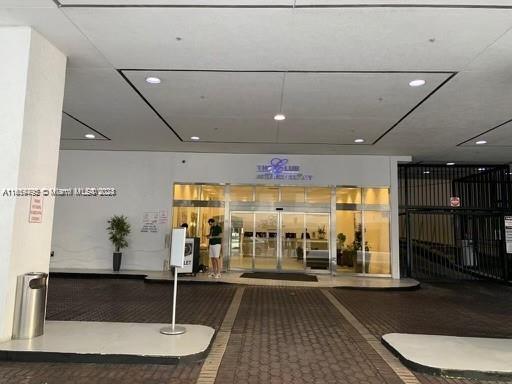 THE CLUB AT BRICKELL BAY - Residential Lease