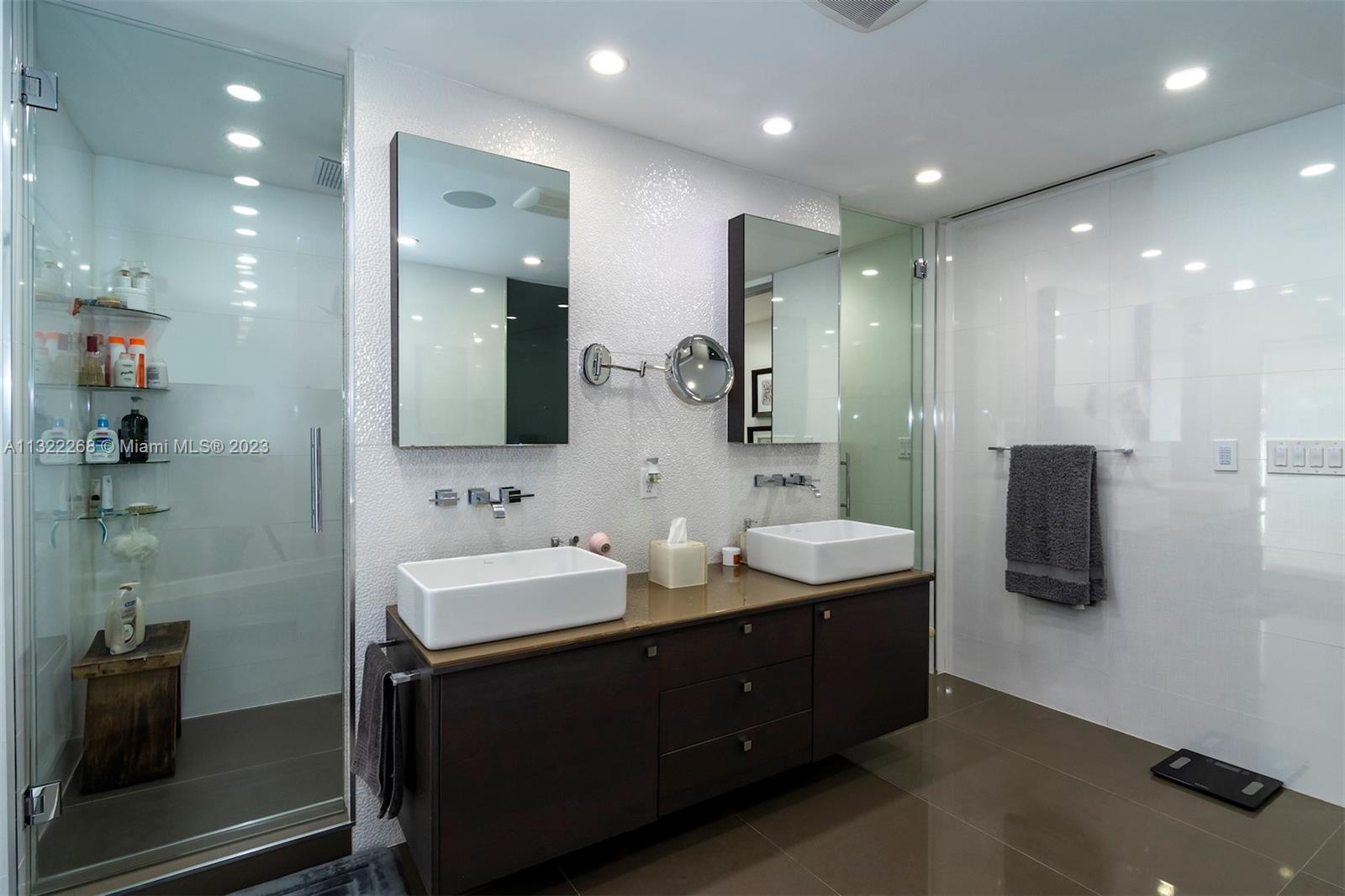 DORAL ESTATES - Residential