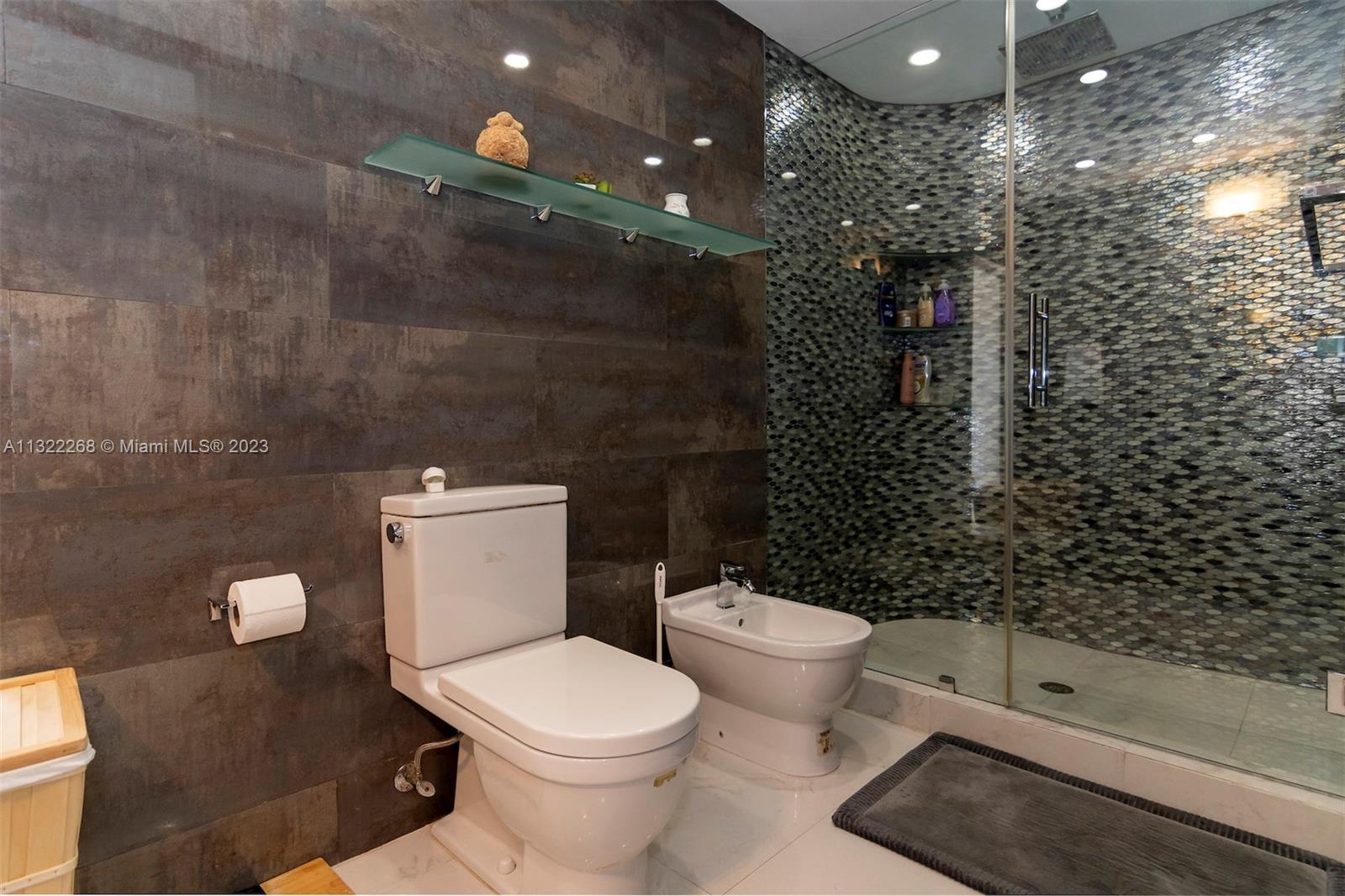 DORAL ESTATES - Residential