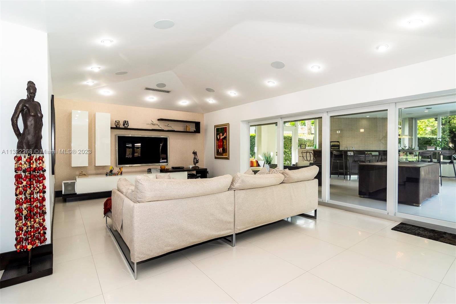 DORAL ESTATES - Residential