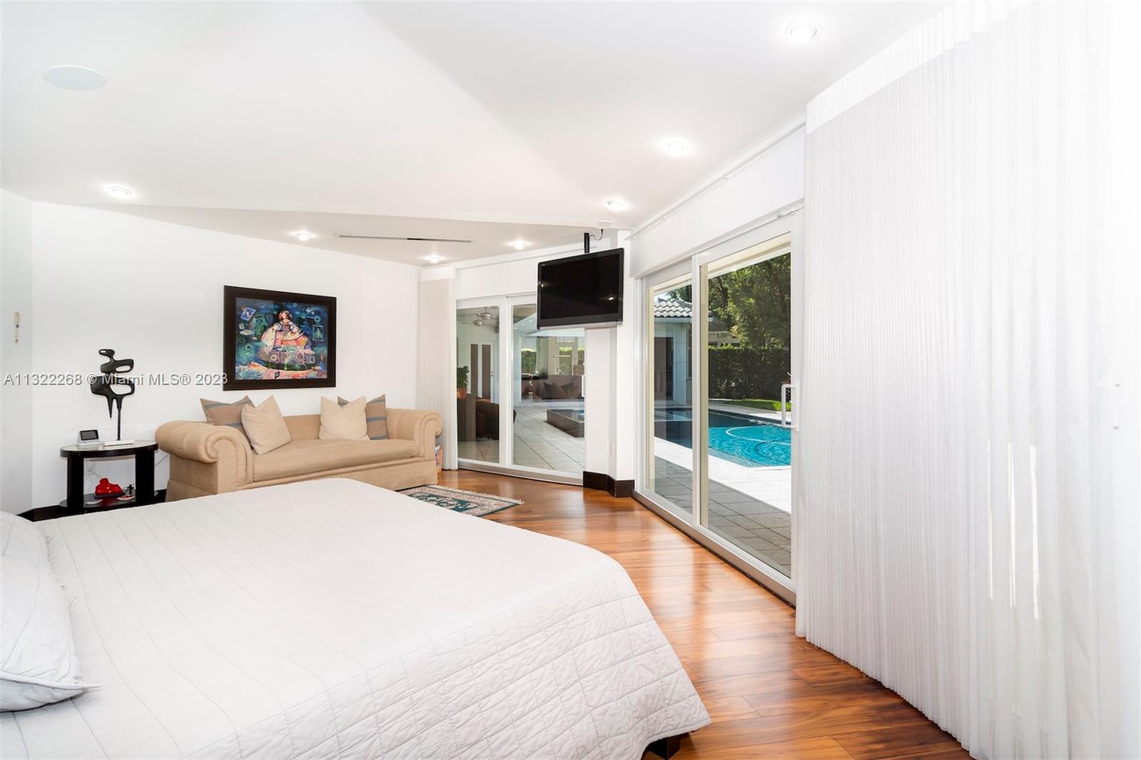 DORAL ESTATES - Residential