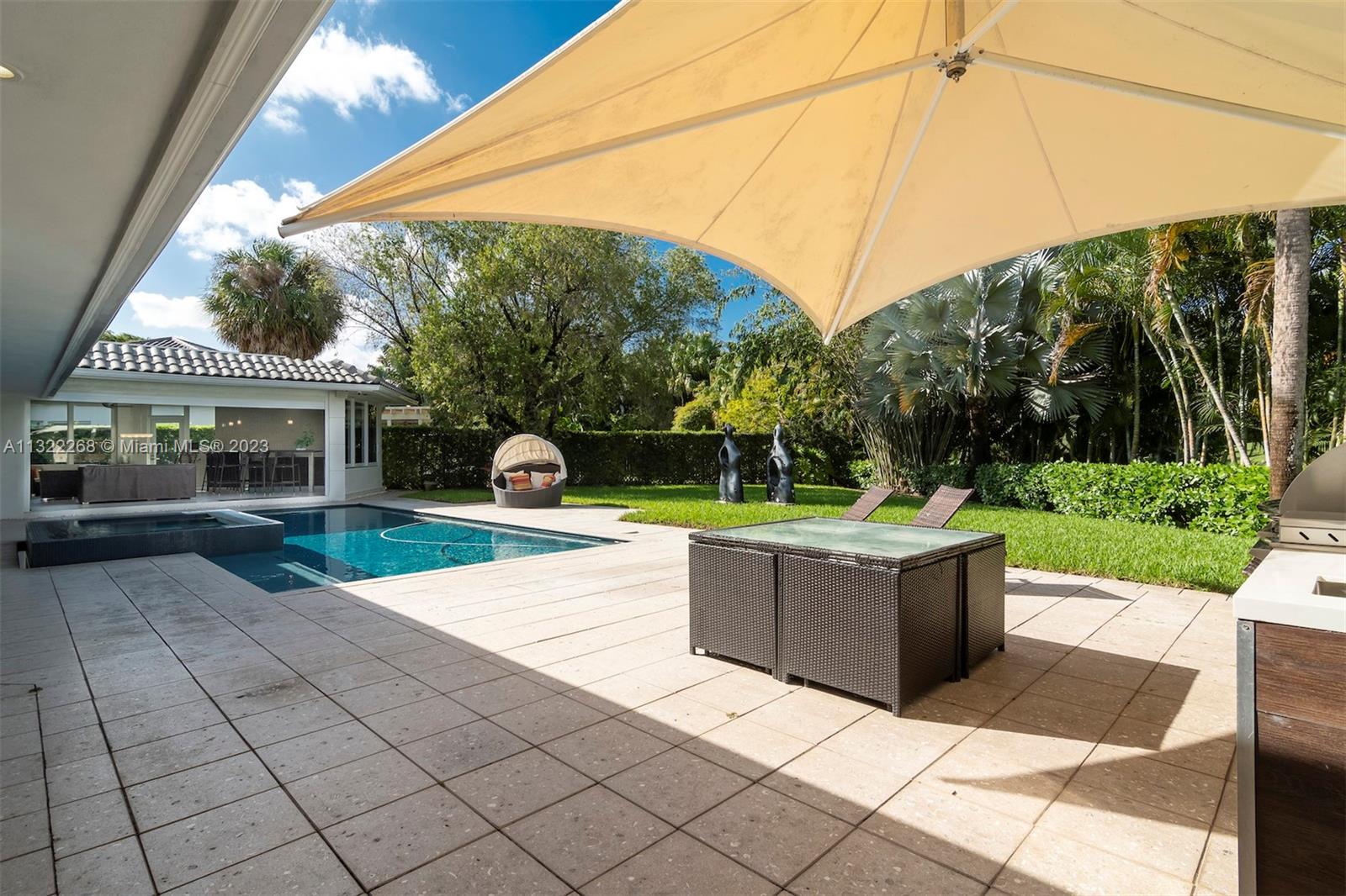 DORAL ESTATES - Residential