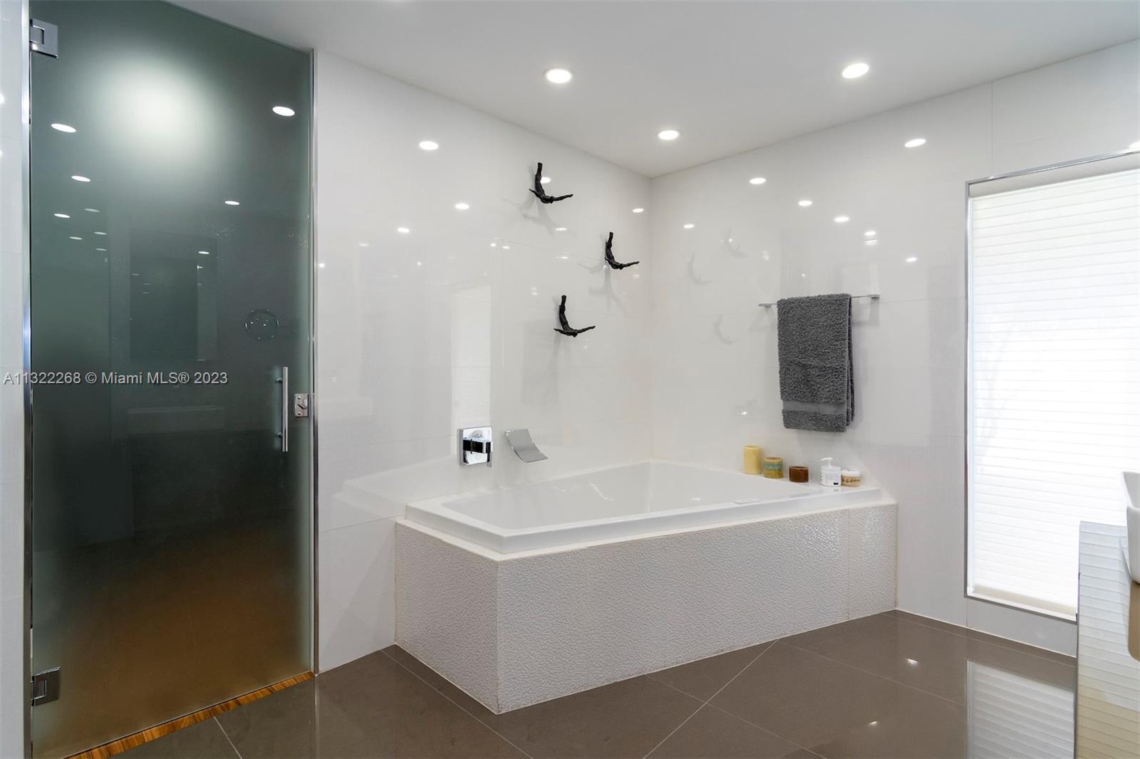 DORAL ESTATES - Residential