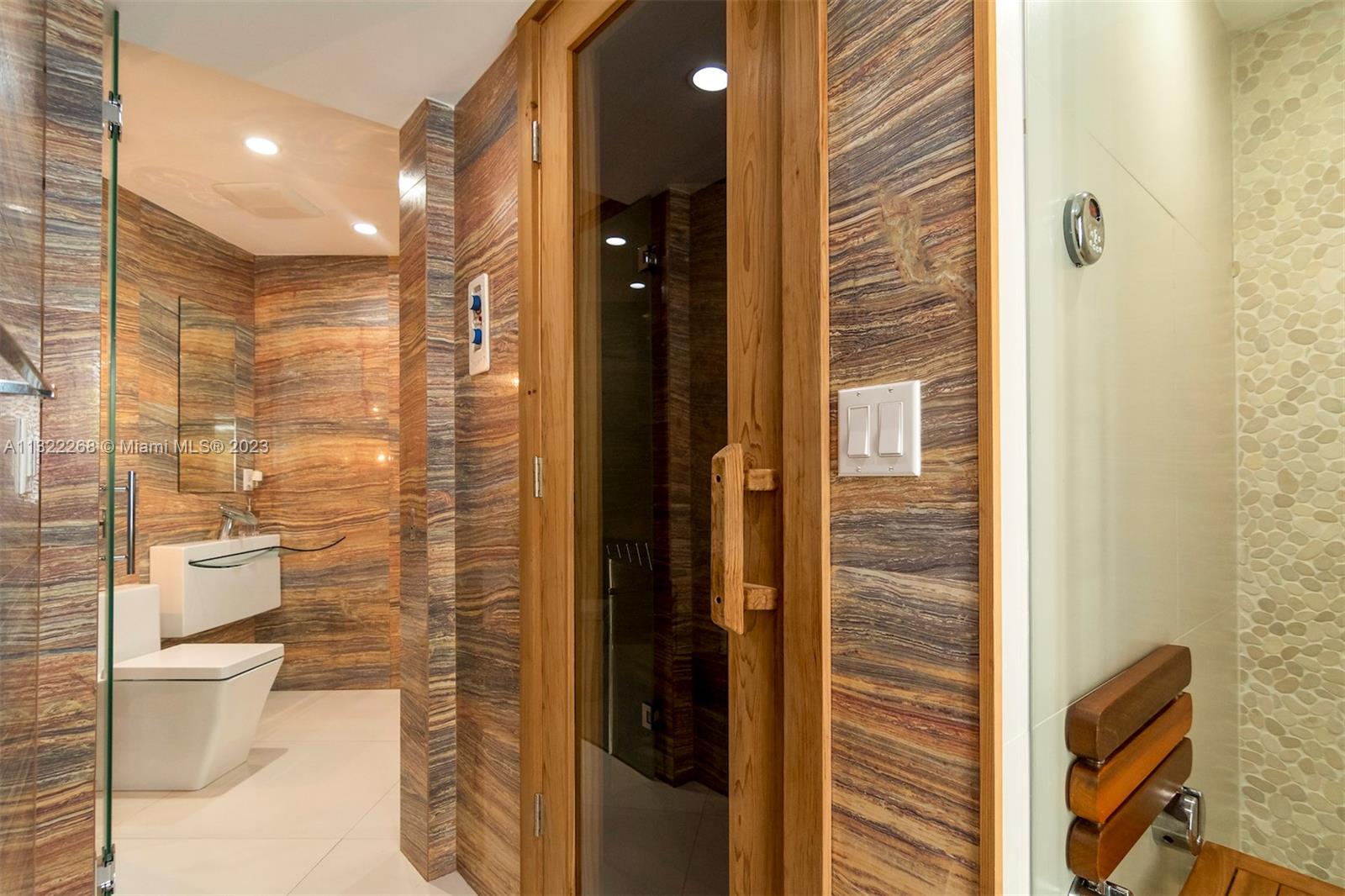 DORAL ESTATES - Residential