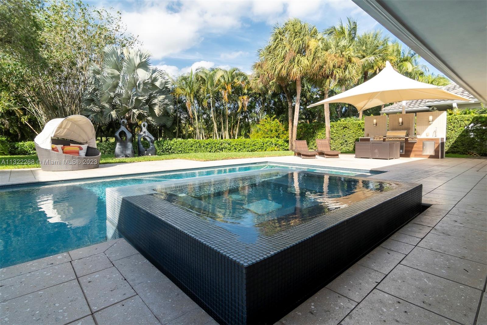 DORAL ESTATES - Residential