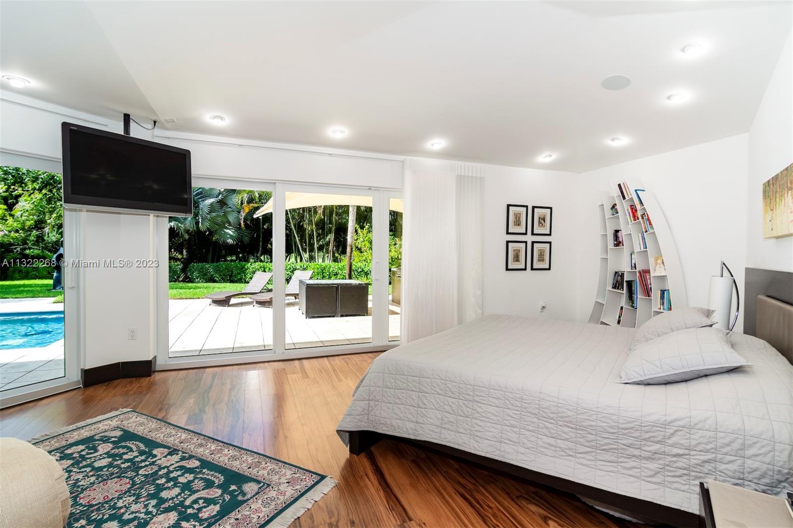 DORAL ESTATES - Residential